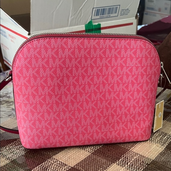 Michael Kors Pink and White Jet Set Crossbody Bag - Picture 5 of 8